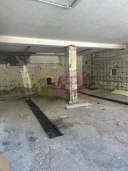 Spatiul Comercial Trapezului Vad Intens