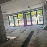 Spatiul Comercial Trapezului Vad Intens